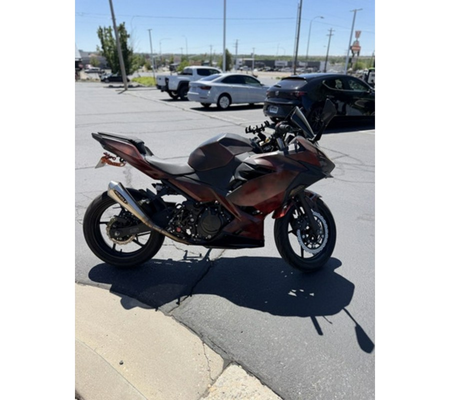 2023 Kawasaki Ninja 400 KRT Edition