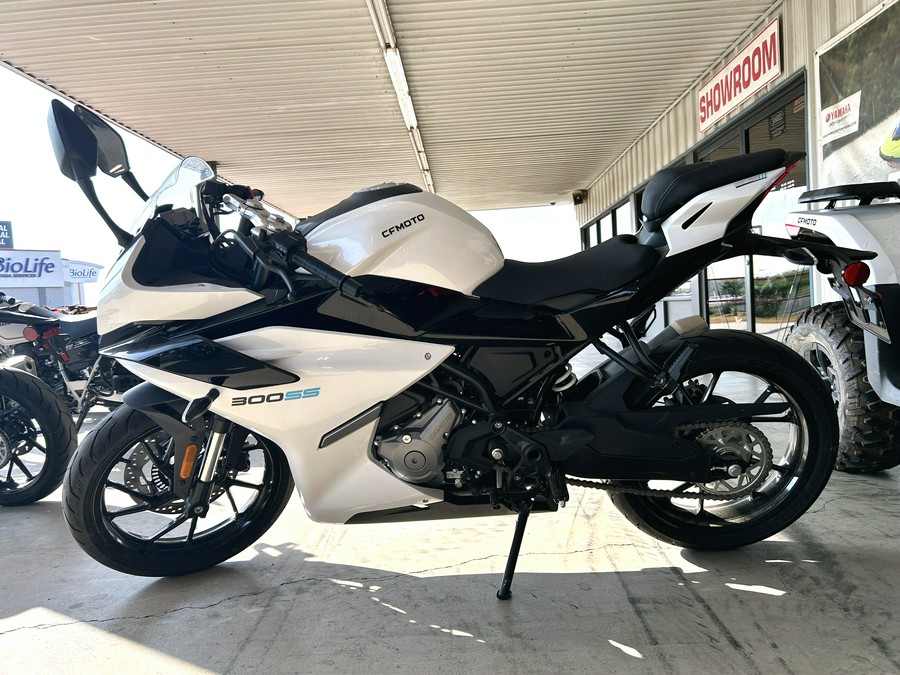 2025 CFMOTO 300SS