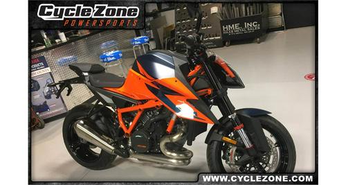 Video: Watch our 2020 KTM 1290 Super Duke R...