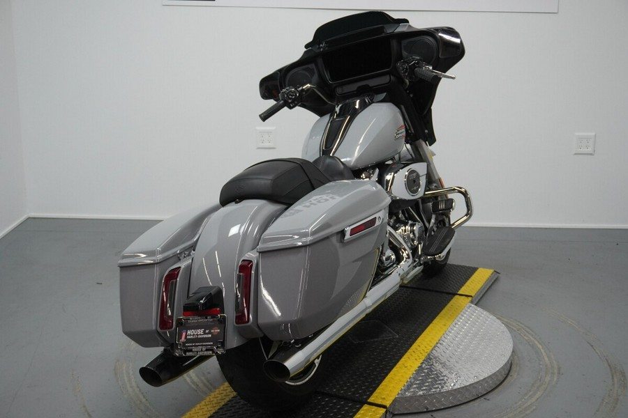 2024 Harley-Davidson® Street Glide® Billiard Gray