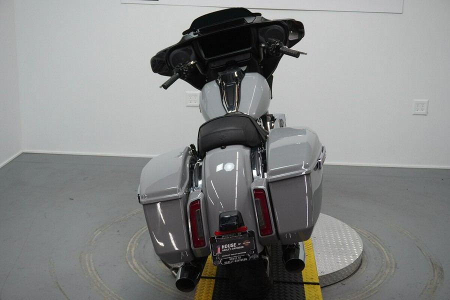 2024 Harley-Davidson® Street Glide® Billiard Gray