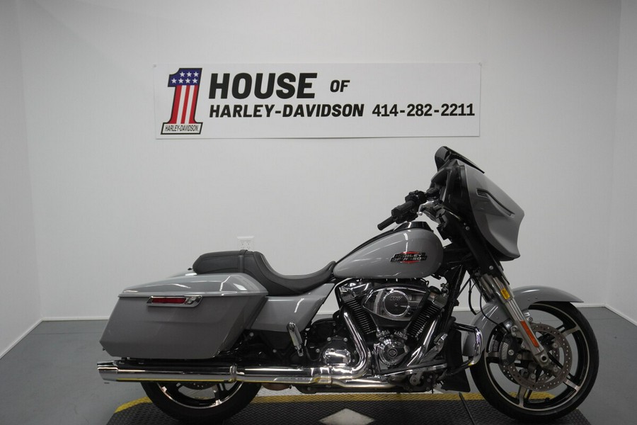 2024 Harley-Davidson® Street Glide® Billiard Gray