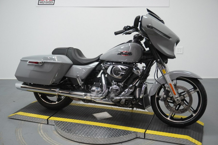 2024 Harley-Davidson® Street Glide® Billiard Gray