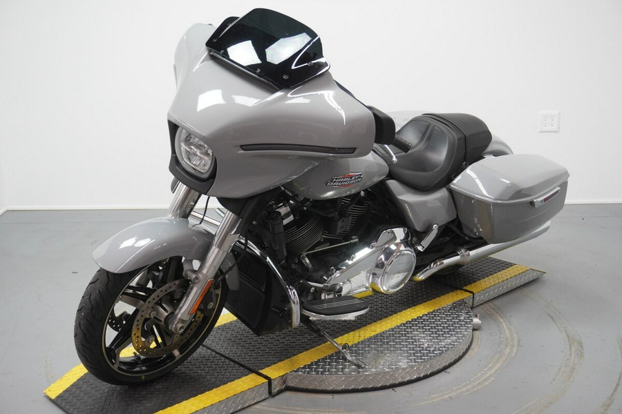 2024 Harley-Davidson® Street Glide® Billiard Gray