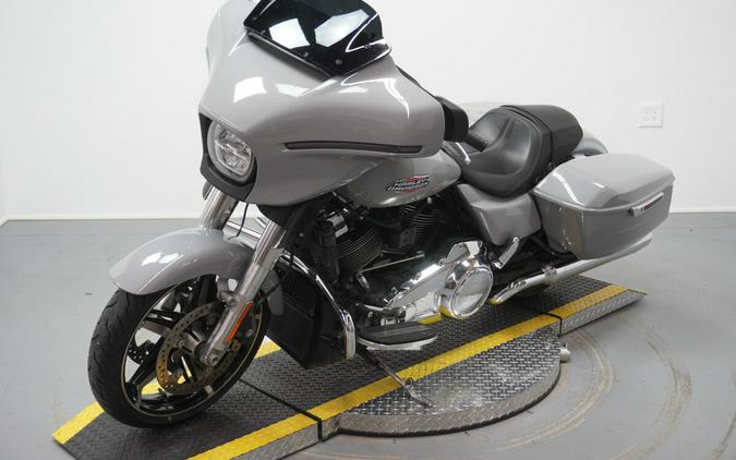2024 Harley-Davidson® Street Glide® Billiard Gray