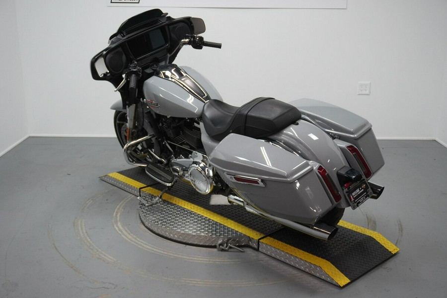 2024 Harley-Davidson® Street Glide® Billiard Gray