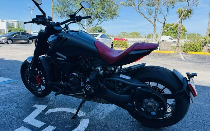2022 Ducati XDiavel Nera Black on Black/Rosso Siam