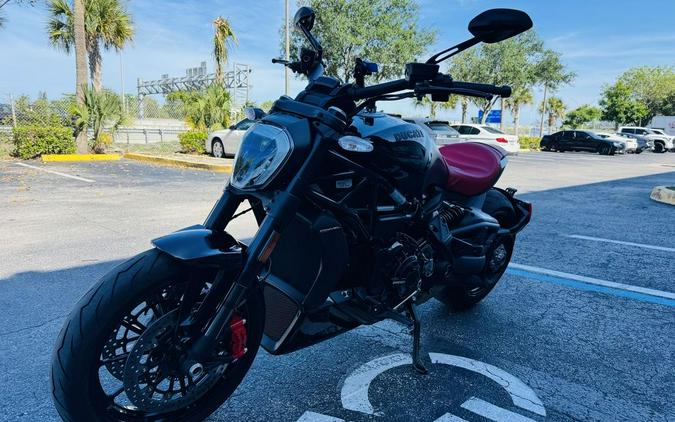 2022 Ducati XDiavel Nera Black on Black/Rosso Siam
