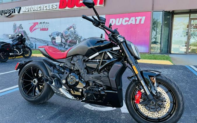 2022 Ducati XDiavel Nera Black on Black/Rosso Siam