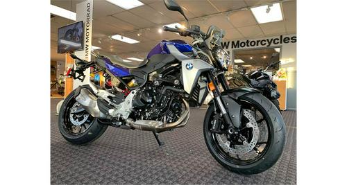 2020 BMW F 900 R Review (15 Fast Facts)