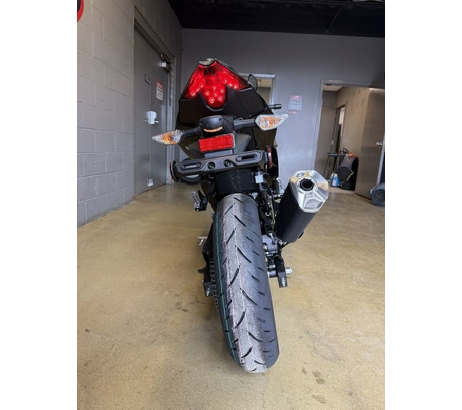 2026 Kawasaki Ninja 500 ABS Metallic Yellowish Green/Ebony
