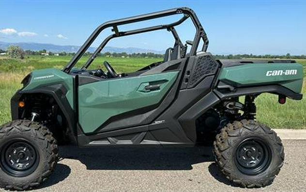 2023 Can-Am Commander DPS 700