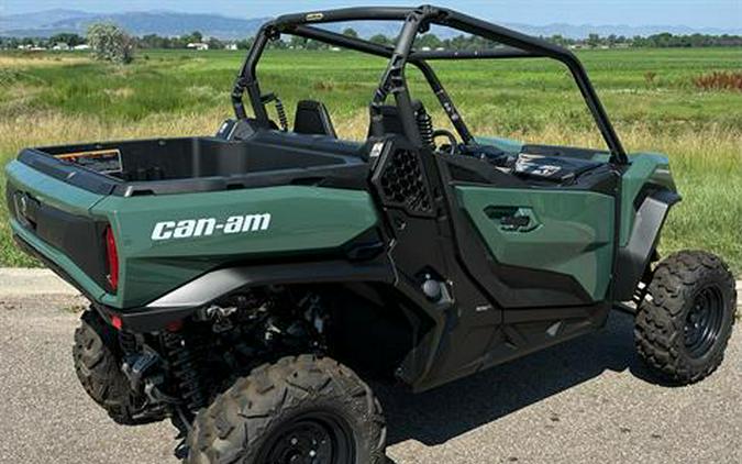 2023 Can-Am Commander DPS 700