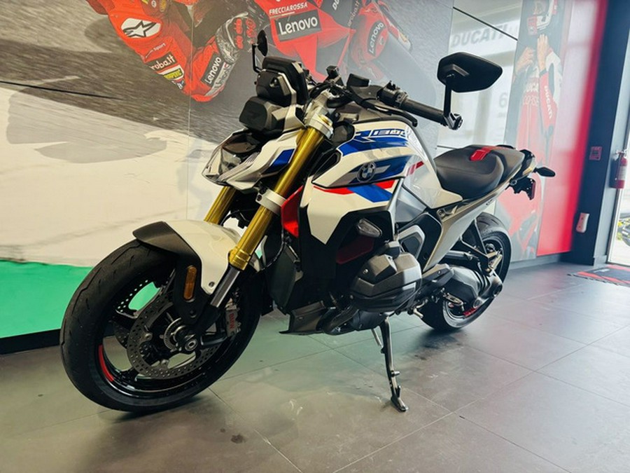 2026 BMW R 1300 R Performance