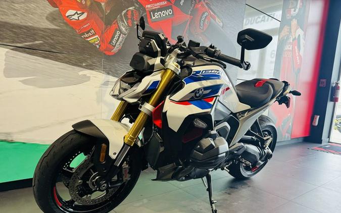 2026 BMW R 1300 R Performance