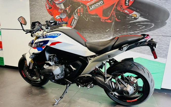 2026 BMW R 1300 R Performance