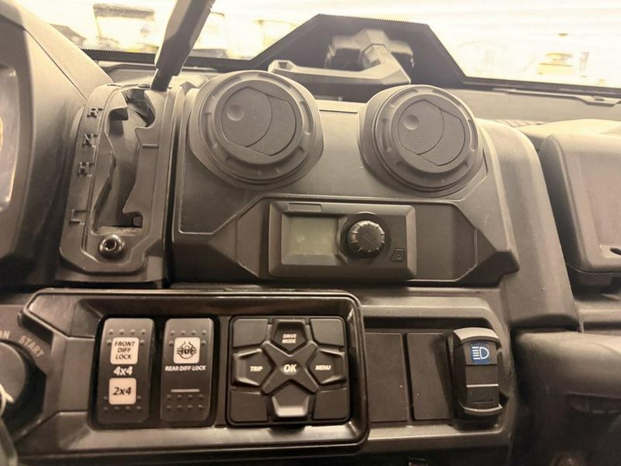2025 Can-Am® Defender MAX Limited HD10 Desert Tan & Stealth Black