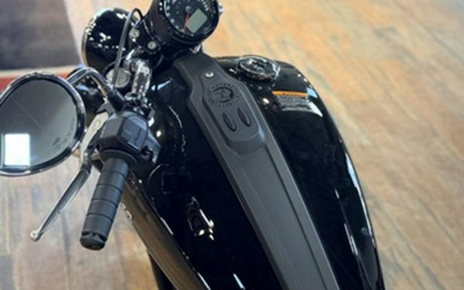 2025 Indian Scout Sixty Classic Black Metallic