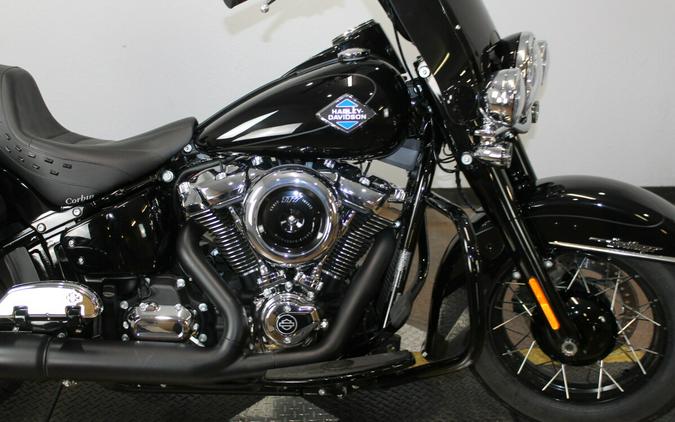 Harley-Davidson® Heritage Classic 2025 Vivid Black w/Laced Wheels