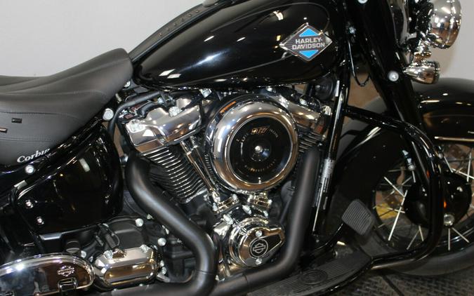 Harley-Davidson® Heritage Classic 2025 Vivid Black w/Laced Wheels