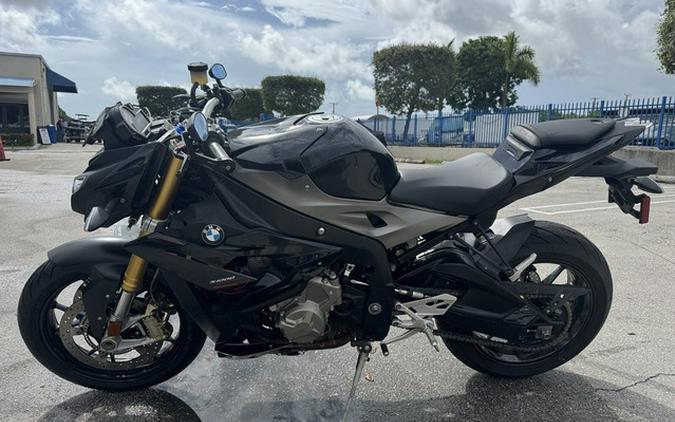 2016 BMW S 1000 R Black Storm Metallic