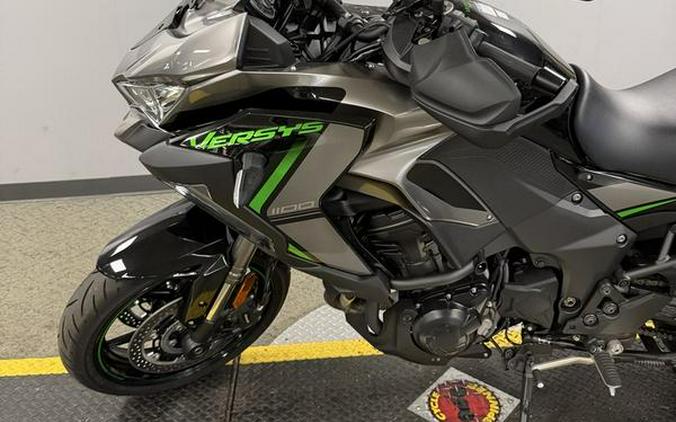 2025 Kawasaki Versys® 1100 SE LT ABS