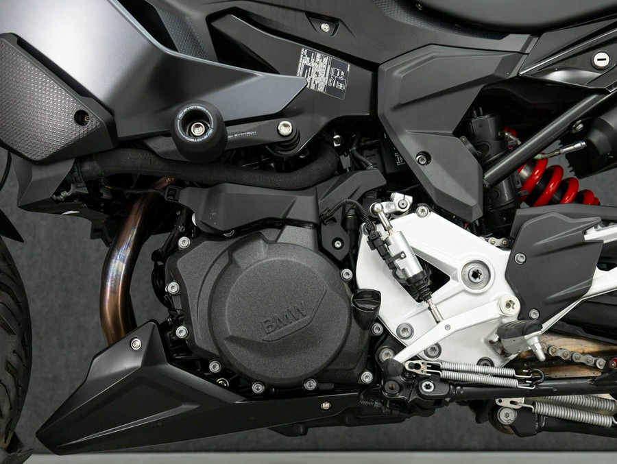 2025 BMW F900XR W/ABS