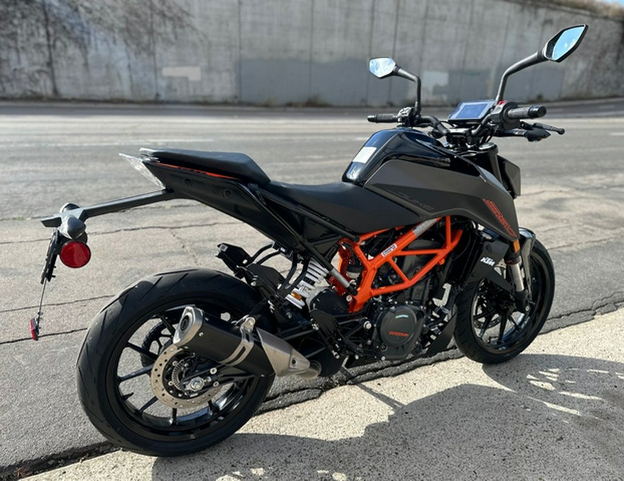 2023 KTM Duke 390