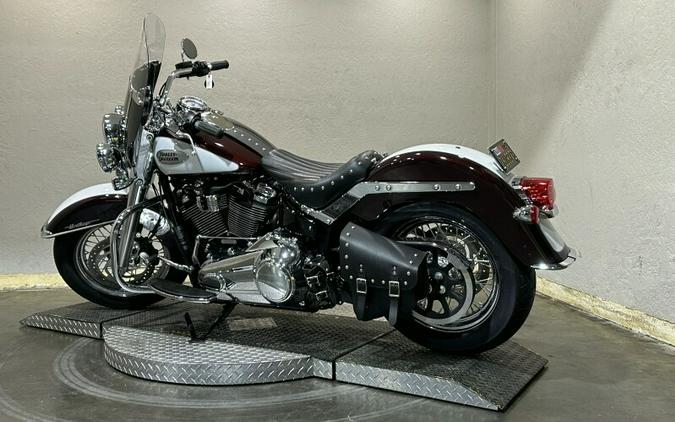 Harley-Davidson® Heritage Classic 107 2021 FLHC 020448T MIDNT CRIM/ STONE WASH WH P