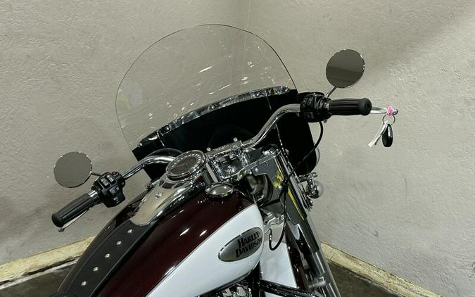 Harley-Davidson® Heritage Classic 107 2021 FLHC 020448T MIDNT CRIM/ STONE WASH WH P