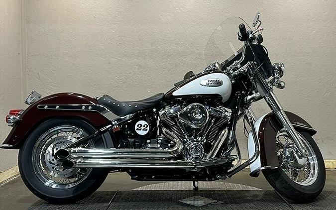 Harley-Davidson® Heritage Classic 107 2021 FLHC 020448T MIDNT CRIM/ STONE WASH WH P