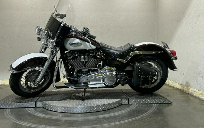 Harley-Davidson® Heritage Classic 107 2021 FLHC 020448T MIDNT CRIM/ STONE WASH WH P