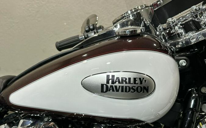 Harley-Davidson® Heritage Classic 107 2021 FLHC 020448T MIDNT CRIM/ STONE WASH WH P