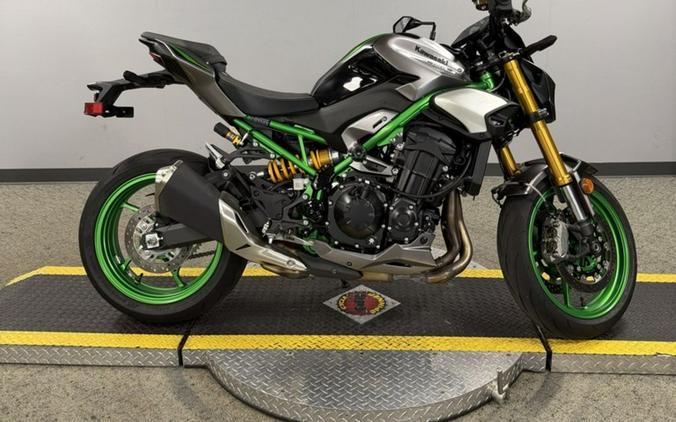 2025 Kawasaki Z900 SE ABS