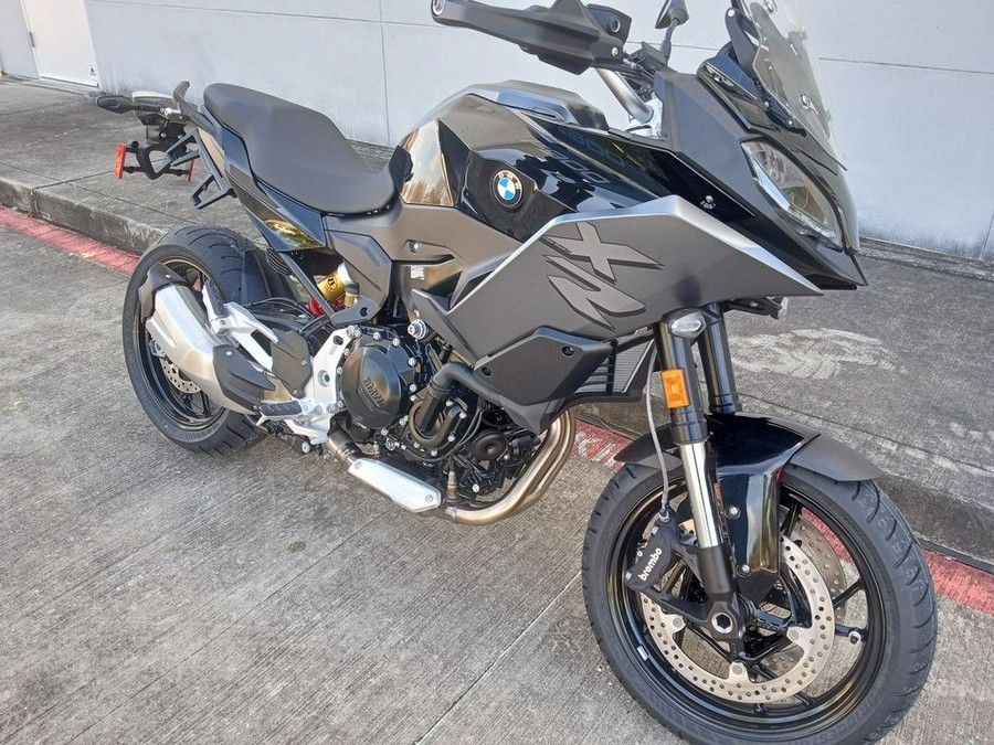 2023 BMW F 900 XR Triple Black