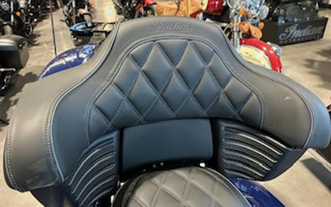 2024 Indian PURSUIT DARK HORSE