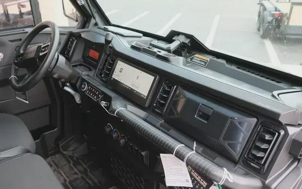 2026 CAN-AM DEFENDER MAX LIMITED CAB HD11