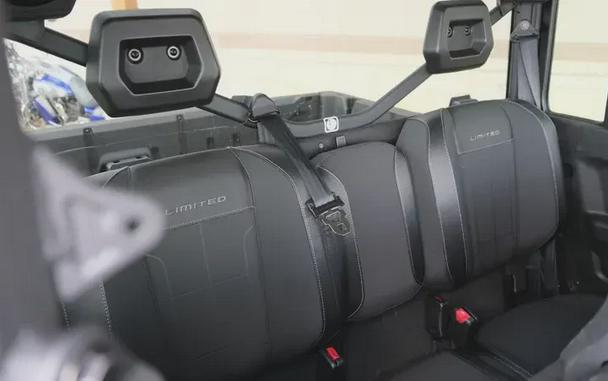 2026 CAN-AM DEFENDER MAX LIMITED CAB HD11