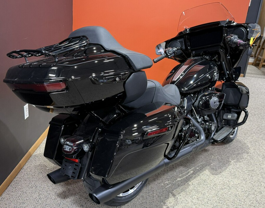 2026 Harley-Davidson® Street Glide Limited Black