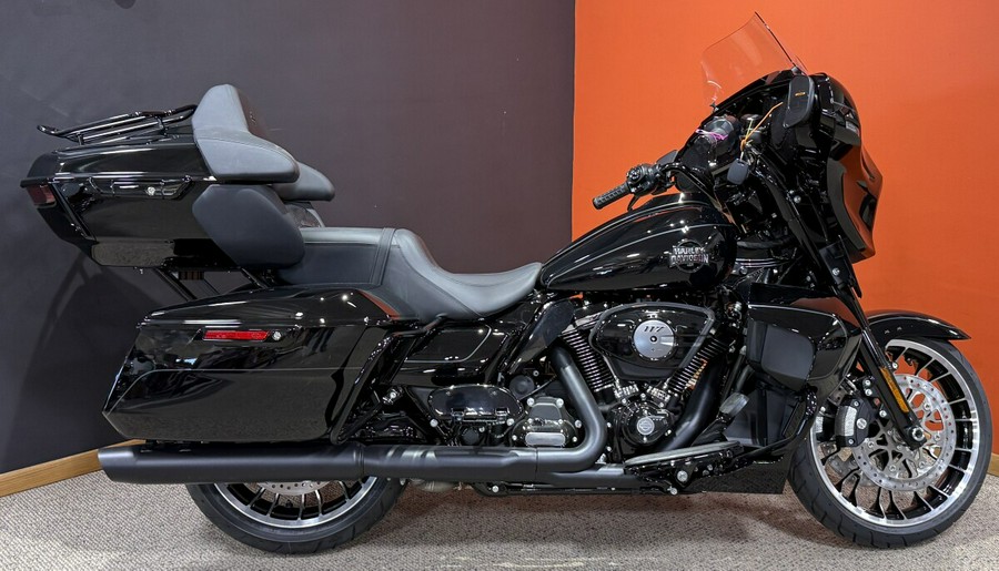 2026 Harley-Davidson® Street Glide Limited Black