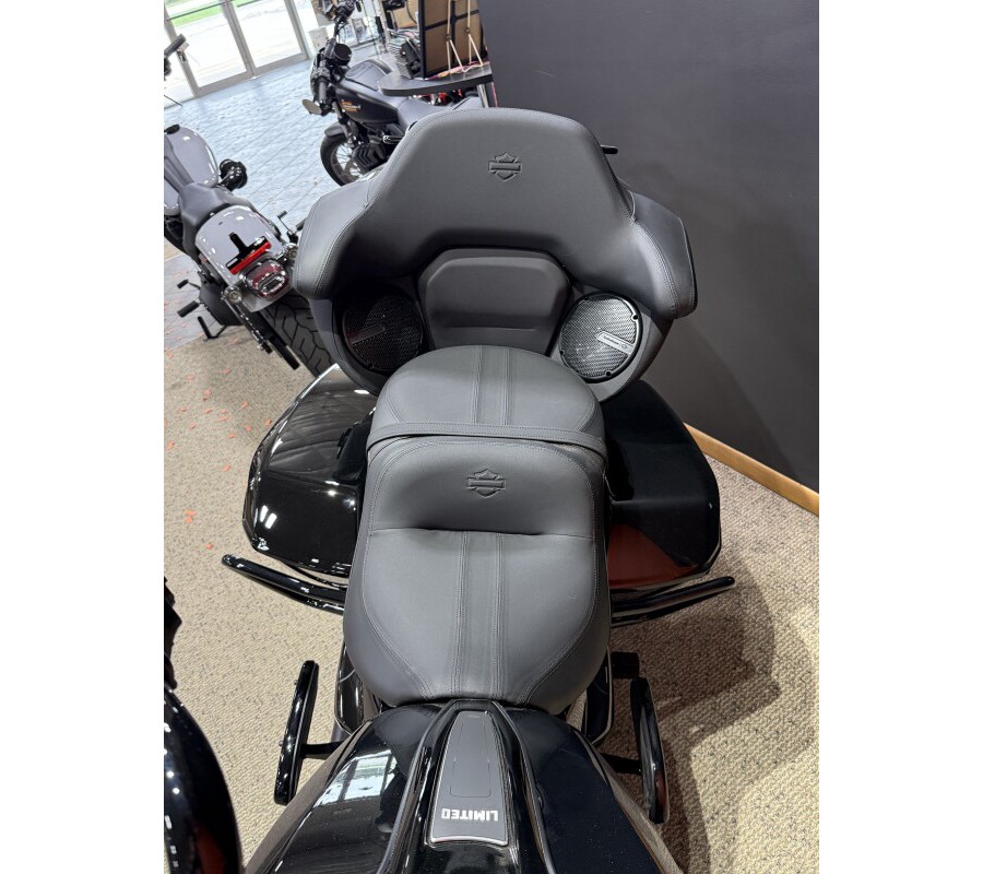 2026 Harley-Davidson® Street Glide Limited Black