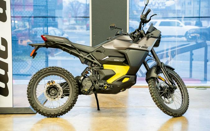 2025 Can-Am® Origin Carbon Black