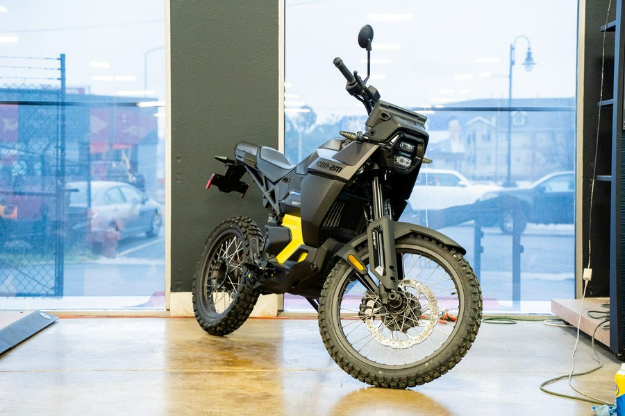 2025 Can-Am® Origin Carbon Black