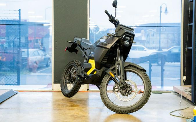 2025 Can-Am® Origin Carbon Black