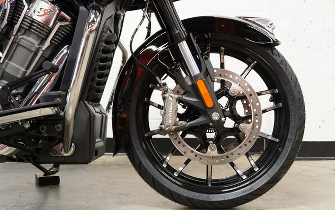 2026 Indian Challenger Limited 112 W/Powerband Audio Black Me