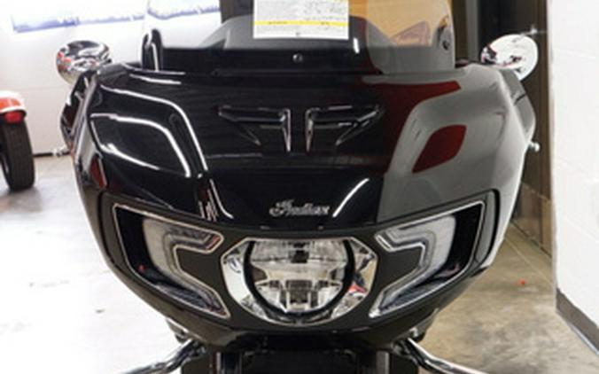 2026 Indian Challenger Limited 112 W/Powerband Audio Black Me