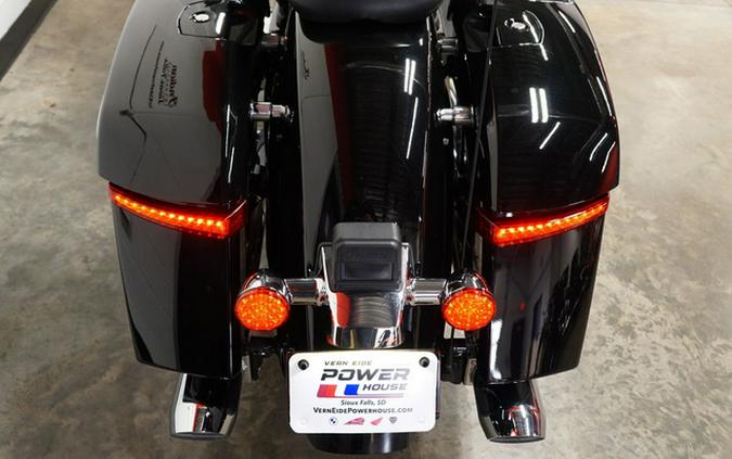 2026 Indian Challenger Limited 112 W/Powerband Audio Black Me