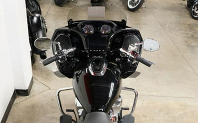 2026 Indian Challenger Limited 112 W/Powerband Audio Black Me