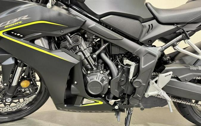 2026 Honda® CBR650R E-Clutch