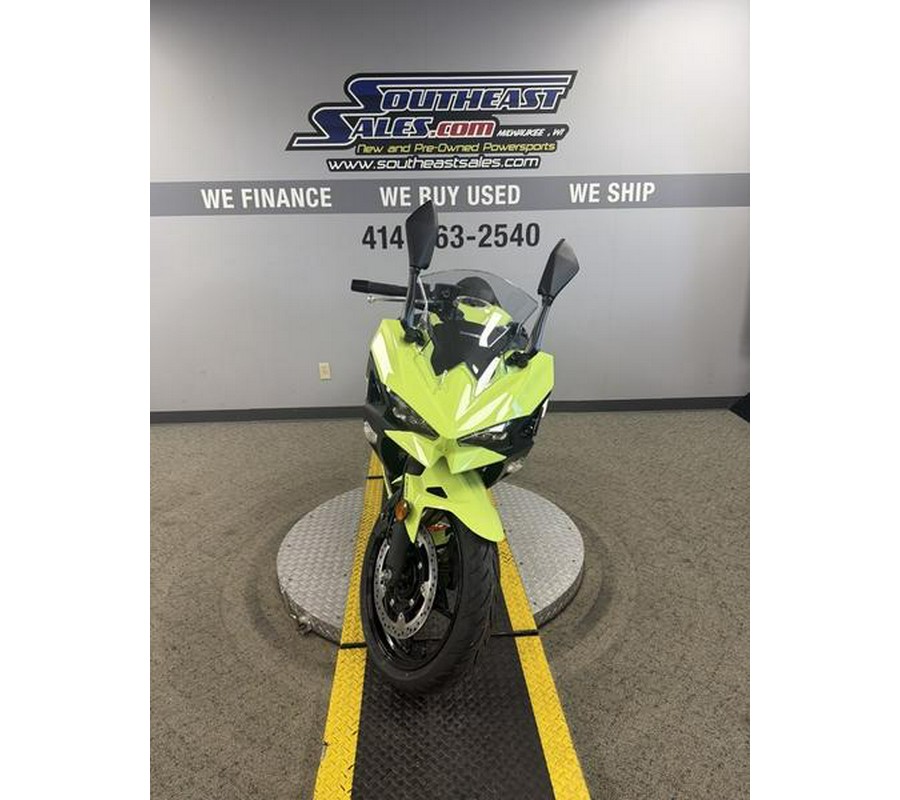 2026 Kawasaki Ninja® 500 ABS Metallic Yellowish Green/Ebony